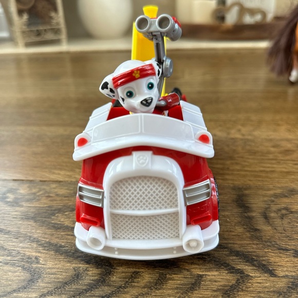 Paw Patrol Marshall with Fire Truck - Picture 4 of 8